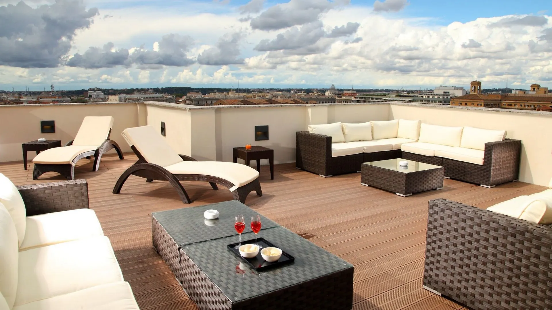 Гостевой дом The Independent Suites Рим